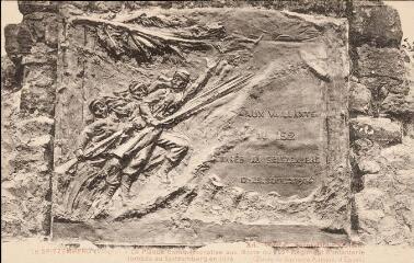 Le Spitzemberg (Vosges) - La plaque commémorative aux Morts du 152e régiment d'Infanterie tombés au Spitzemberg en 1914.