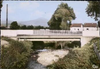 Provenchères-sur-Fave (88. Vosges). Le Pont sur la Fave.