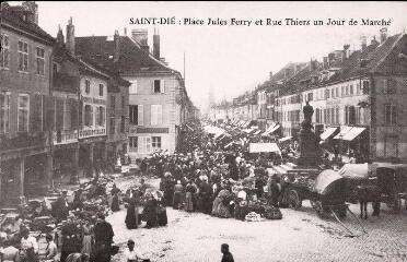 Saint-Dié : Place Jules Ferry et Rue Thiers un Jour de Marché.