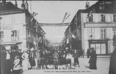 Saint-Dié : L'Entrée de la Rue Thiers Le Jour de l'Anniversaire de la Mort de Jules Ferry.