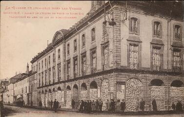 La Guerre de 1914-1915 dans les Vosges. Saint-Dié. - Aspect de l'hôtel de ville de Saint-Dié transformé en abri en cas de bombardement.