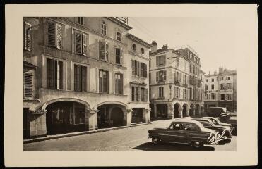 [Épinal]. - Les arcades de la place des Vosges/The arcades of the "Place des Vosges".