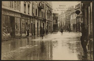 Épinal. - 24 décembre 1919. La rue Léopold-Bourg.