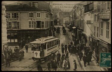 Épinal. - Tramways spinaliens - Arrêt de la rue Léopold Bourg.