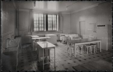 Épinal. - Lycée Claude Gelée (actuellement collège Clémenceau) : vue de la salle d'enseignement ménager.