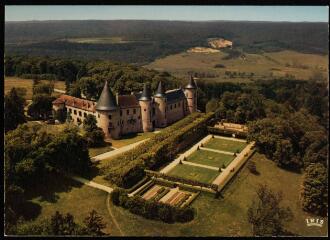 Le château de Bourlémont (l'origine remonte au XIe siècle) entre Neufchâteau et Domrémy.