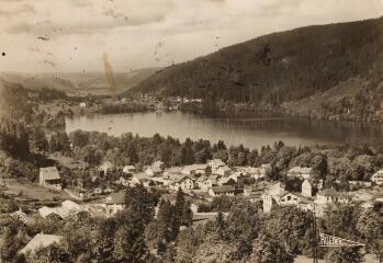 [Gérardmer]. - Une partie de Gérardmer et son lac.