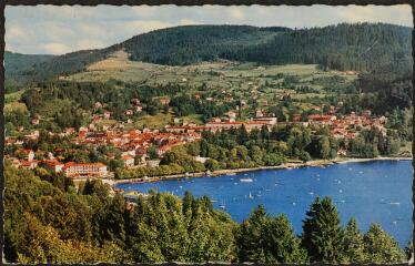 [Gérardmer]. - Un coin du lac et vue sur les embarcadères.