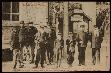 Les cols des Vosges. - Le personnel douanier français et allemand au col de la Schlucht, sur la route de Gérardmer à Munster (altitude 1139 m.) avant la guerre de 1914-1915.