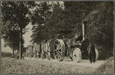 Grandvillers. - Locomotive à vapeur routière destinée au transport de tuiles (appelée la "Migonne").