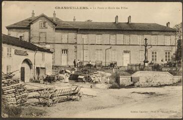 Grandvillers. - La Poste et école des filles.