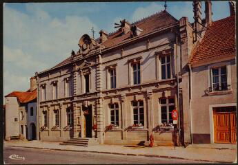 [Liffol-le-Grand]. - Hôtel de ville et l'école des garçons.