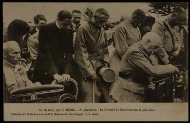 Ménil. - Le 28 août 1917 à Ménil. À l'Élévation. Le général de Castelnau sur le prie-Dieu.
