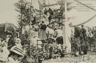 Ménil-sur-Belvitte. - Service commémoratifs des combats des 25 août et 12 septembre 1914. Pendant l'Élévation.
