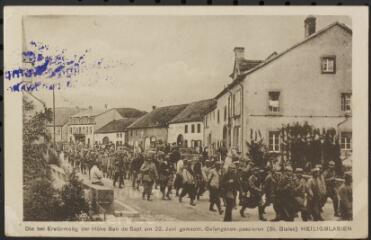 Die bei Erstürmung der Höhe Ban de Sapt am 22. Juni gemacht, Gefangenen passieren (St. Blaise) Heiligblasien. [Convoi de prisonniers français], le 22 Juin fait passer les prisonniers (Saint-Blaise).