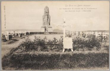 Le Ban-de-Sapt. - Au cimetière militaire de La Fontenelle. Au premier plan, l'ossuaire [qui contient (…) inconnus].