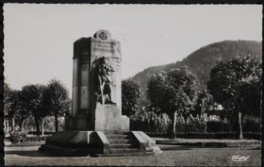 La Neuveville-lès-Raon. - Vue du monument aux morts de la Première Guerre mondiale.