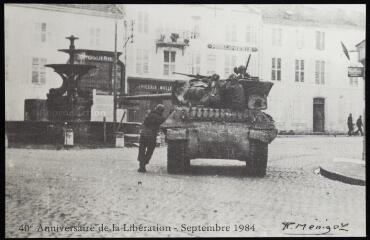 [Remiremont]. - 40e Anniversaire de la Libération - Septembre 1984. Remiremont, le 22 septembre 1944. Char américain M10 Tank Destroyer, place de la Courtine.
