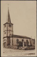 Romont. - Vue de l'église et du monument aux morts, au centre, une croix de chemin.