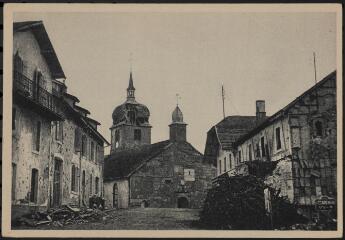 Le Tholy. - Vue du village et de l'église touchés par les bombardements de 1944. À noter : les murs criblés d'impacts.