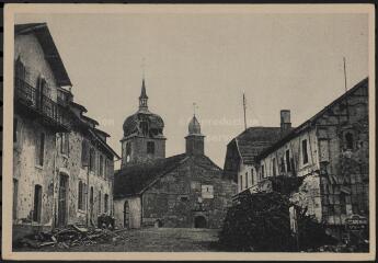 Le Tholy. - Vue du village et de l'église touchés par les bombardements de 1944. À noter : les murs criblés d'impacts.