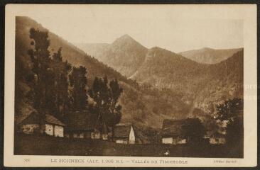 Le Hohneck (alt. 1366 m.). - Vallée du Fischbodle.