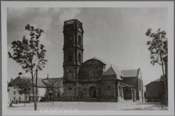 [Étival-Clairefontaine]. - Vue de la place de l'abbaye en 1937 (Dumond).