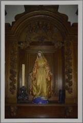 [Étival-Clairefontaine]. - Statue de la Vierge en bois polychromé et feuilles d'or (sacristie).