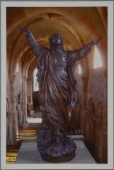[Étival-Clairefontaine]. - Statue : Vierge du XVIIIe siècle qui se trouvait au dessus des stalles de l'abside.