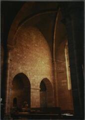 [Étival-Clairefontaine]. - L'abbatiale - Le transept : chapelles "cisterciennes".