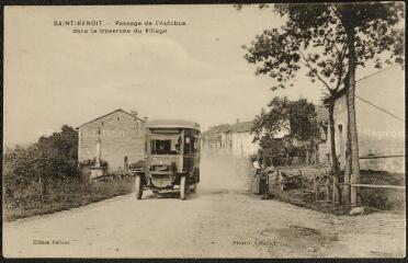 [Saint-Benoît-la-Chipote]. - Passage de l'autobus dans la traversée du village.