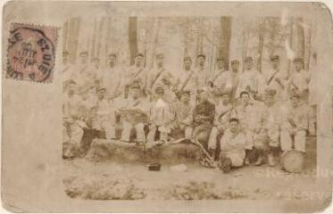 Photographie de groupe des musiciens du 20e bataillon de chasseurs.