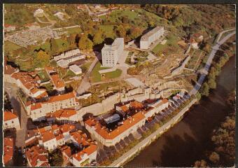 Châtel-sur-Moselle. - Vue des remparts de l'ancienne forteresse des comtes de Vaudémont (XIe-XIIIe) et des sires de Neuf-Chastel (XIVe-XVIe).