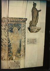 [Domrémy]. - Église. Statue de sainte Marguerite (XIV-XVème siècle) et fresque de 1586 représentant le martyre de saint Sébastien.