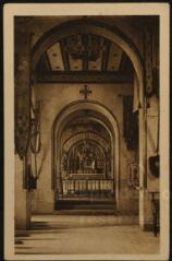 [Domrémy]. - Intérieur de la crypte de la basilique de Domrémy (Cette partie du monument, dédié à Notre-Dame des Armées, est le centre de l'Œuvre de prière pour les soldats).