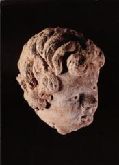 [Grand]. - Tête d'enfant (peut-être Géta, fils de l'empereur Septime Sévère). /Kinderkopf (möglicherweise Geta, der Sohn Kaiser Septime Sévère). /A child's head (eventually Geta, the emperor Septime Sévère's son).