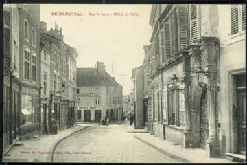 Neufchâteau. - Rue S[ain]t-Jean - Hôtel de ville.