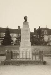 Monument érigé à la mémoire de Claude-Victor Perrin, duc de Bellune, pair et maréchal de France, né à Lamarche en 1764.