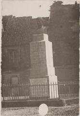 Monument érigé à la mémoire de Claude-Victor Perrin, duc de Bellune, pair et maréchal de France, né à Lamarche en 1764.
