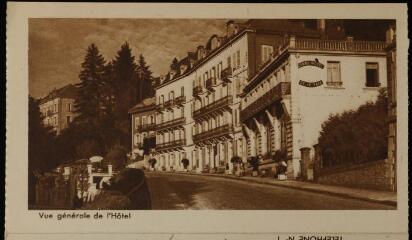 [Plombières-les-Bains]. - Vue générale. Grand Hôtel de la Paix - vue générale de l'hôtel, les salons, la salle à manger, une chambre.