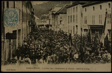 [Raon-L'Étape]. - 31 juillet 1907 - Enterrement de Thirion - Défilé du cortège.