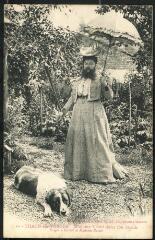 [Thaon-les-Vosges]. - Madame Delait dans son jardin.