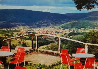 [Le Thillot]. - Vue générale de la terrasse de l'hôtel Perce-Neige (col des Croix).