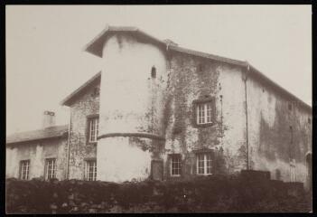 [Les Thons]. - Maison forte du XVe siècle restaurée en 1979.