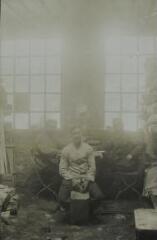 Henri Jacotey dans son bureau [premier à gauche].