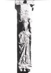 Attignéville - croix de chemin - 1684. – Vue rapprochée sur le fût ; [saint Lambert].