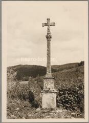 Girmont-Val-d'Ajol - croix de chemin de Méreille - 1724. – Vue d'ensemble.