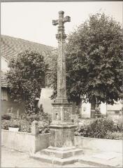 Le Val-d'Ajol - croix de chemin des Chênes - 1755. – Vue d'ensemble.