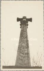 Le Val-d'Ajol - croix de chemin des Chênes - 1755. – Vue en contre-plongée sur le fût.