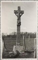 Le Val-d'Ajol.- croix de chemin de la Croisette - 1625. – Vue d'ensemble ; Christ en croix, saint Hubert à cheval.